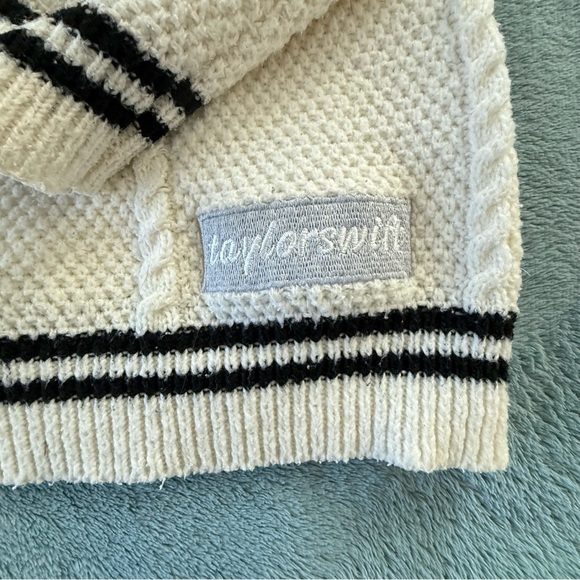 Taylor Swift Cream Cable Knit Stars Folklore Cardigan Size L/XL - Picture 4 of 12